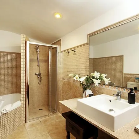 Aromo וילה פוינסה